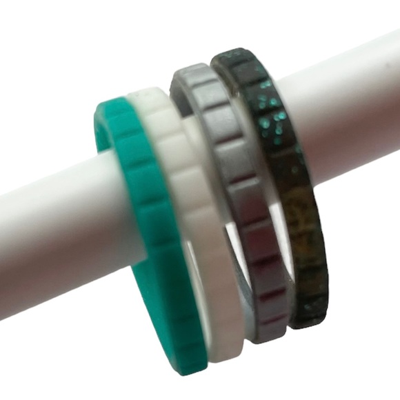NEW - 4 Women’s Thin Silicone Stackable Rings / Bands Size 10 ROQ - Picture 2 of 8
